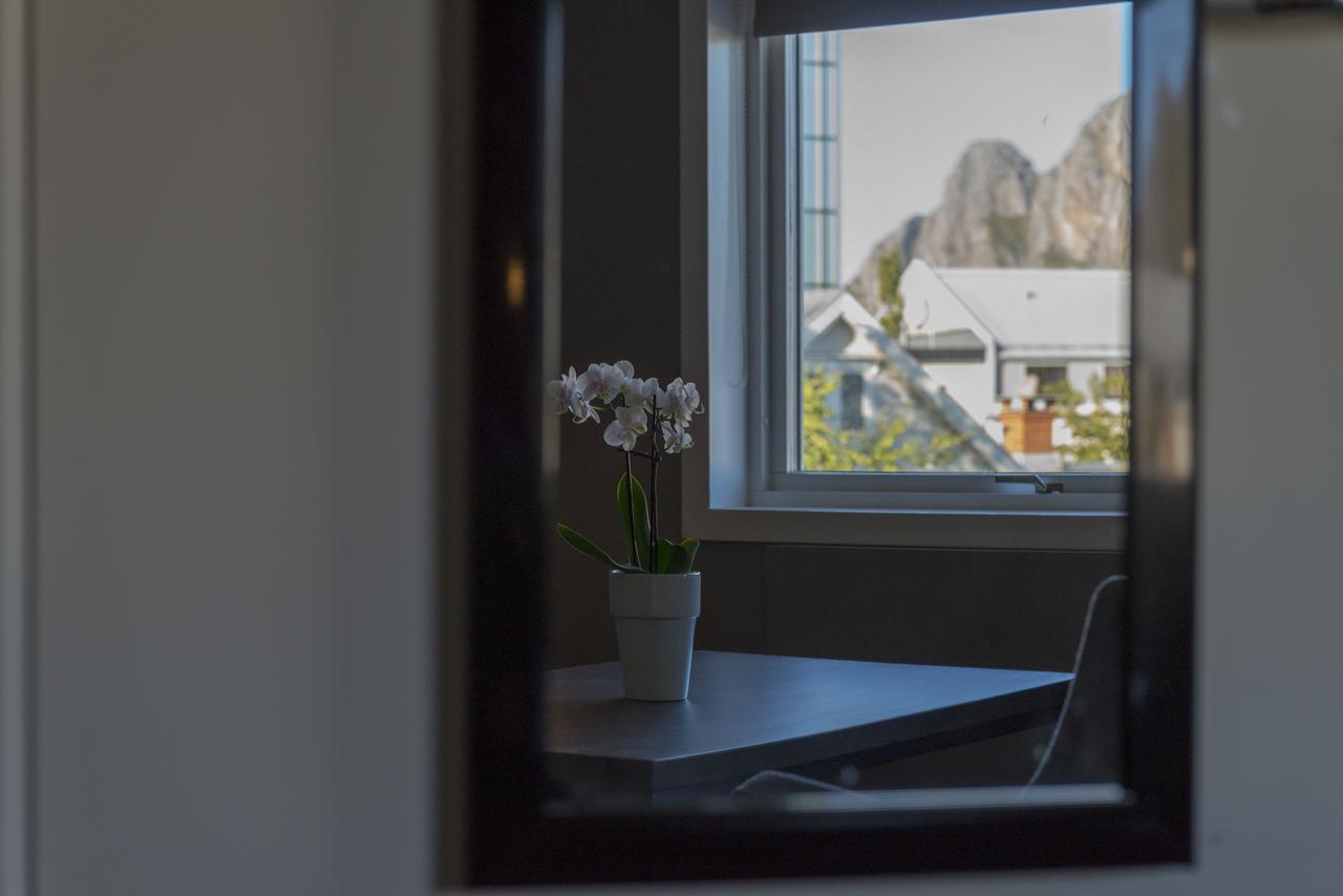 Fast 3* Svolvær